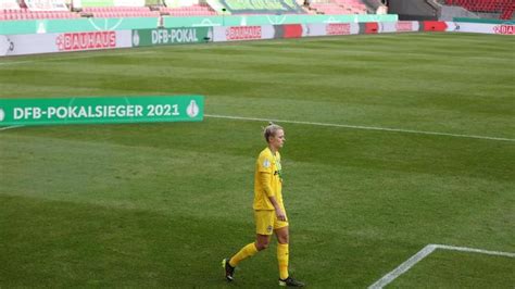 Fußball Eintracht Frauen verlieren in Unterzahl gegen Freiburg ZEIT