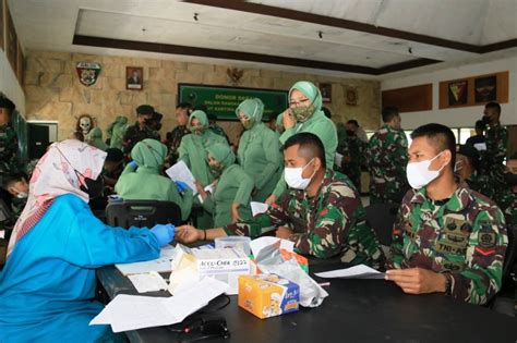 Prajurit Dan Persit Yonif Raider Kostrad Donor Darah Dalam Rangka