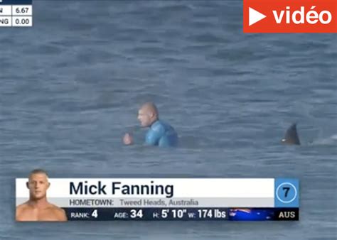 Vidéos Le champion Mick Fanning attaqué par un requin à J Bay