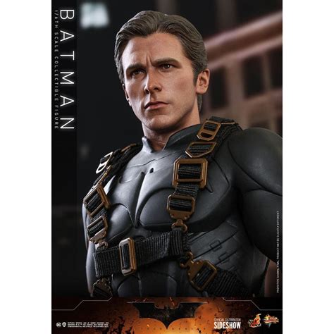 Hot Toys Batman Begins Batman Exclusive Movie Masterpiece Figurine