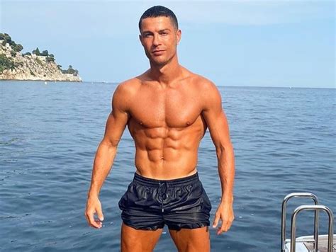 Cristiano Ronaldo chega a 300 milhões de seguidores no Instagram Quem