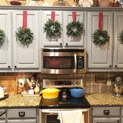 Christmas Decorating Above Kitchen Cabinets Decoomo