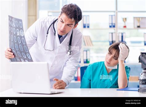 Two doctors discussing x-ray MRI image in hospital Stock Photo - Alamy