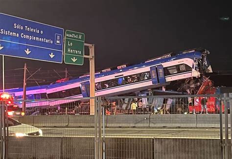 Impactante Choque De Trenes En Santiago De Chile Dos Personas Murieron Y Hay Varios Heridos De