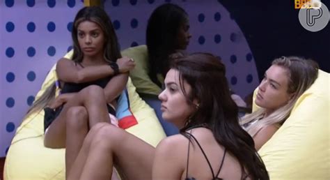 Foto BBB 22 Bárbara disse que o beijo de Lucas e Eslovênia feriu o