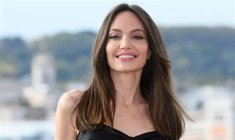 On A Appris Pourquoi La Fille D Angelina Jolie S Tait Coup E Les