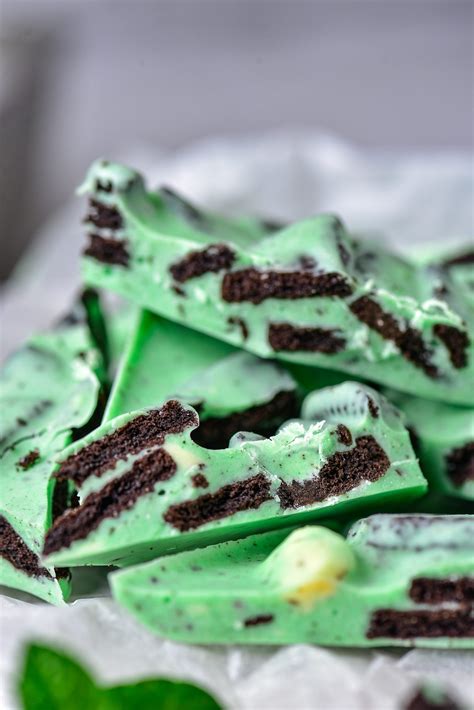 Mint Oreo Bark Cheekykitchen