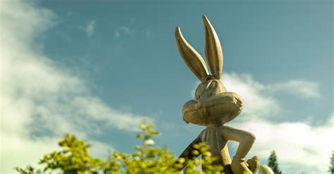 Bugs bunny statue · Free Stock Photo