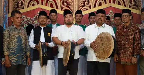 Pj Bupati Aceh Besar Resmikan Grup Hadrah Shalawat Baitul Quran