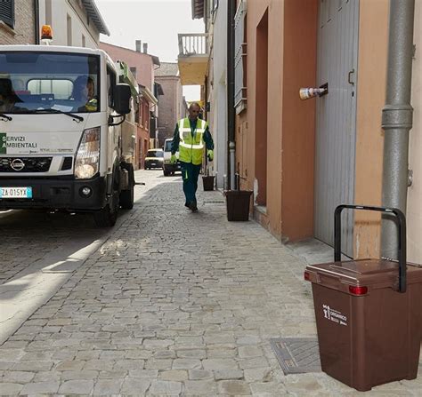 Le Isole Ecologiche Stradali Danneggiate Dallalluvione In Fase Di