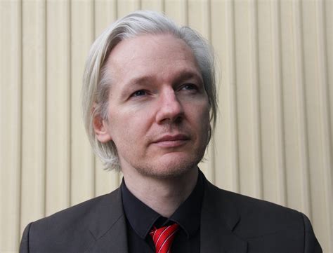 Julian Assange libero chi è il fondatore di Wikileaks