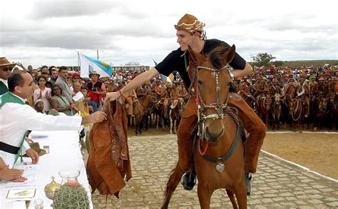 Missa Do Vaqueiro Atrai Multid O Rapadura E Pai Nosso Pr Prio