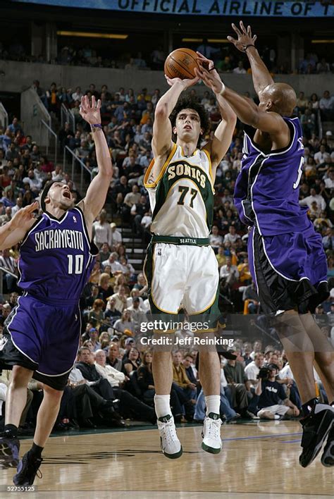 Vladimir Radmanovic of the Seattle SuperSonics shoots against the ...