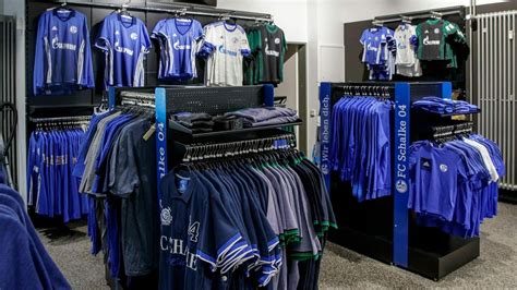 Neueröffnung des Fanshops in der Gelsenkirchener Innenstadt FC Schalke 04