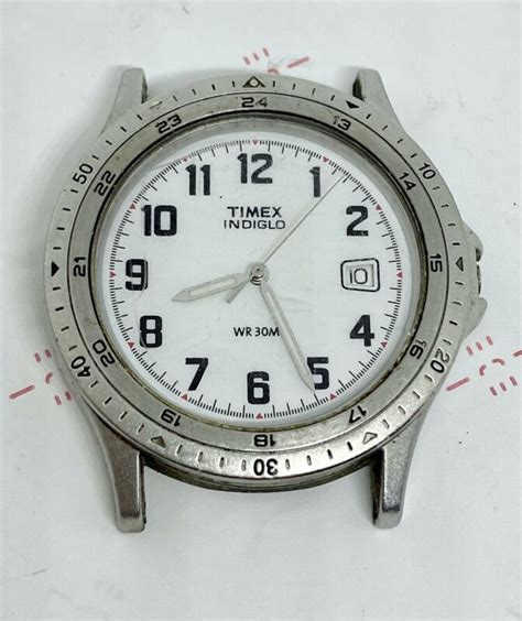 Vintage Mens Timex Quartz Date Water Resistant Indiglo WR30M Diver