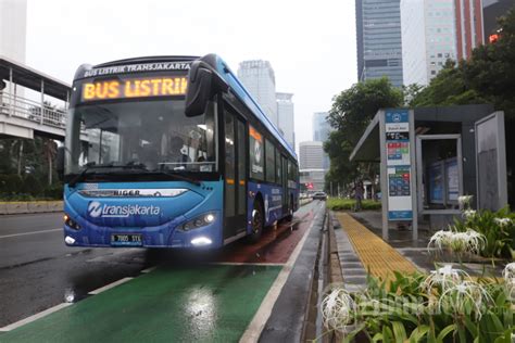 Uji Coba Operasi Bus Listrik Transjakarta Foto Tribunnews