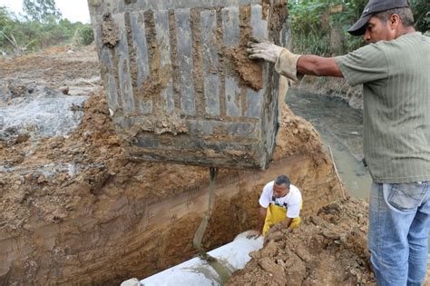 Secretaria De Obras De Seropédica Recupera Ponte E Faz Manilhamento Na