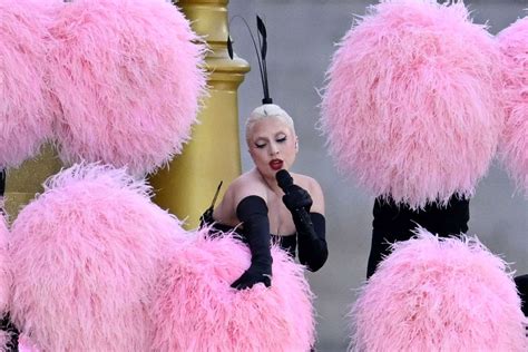 Lady Gaga Wore Bleached Brows and Hot Pink Nails for Her Olympics ...