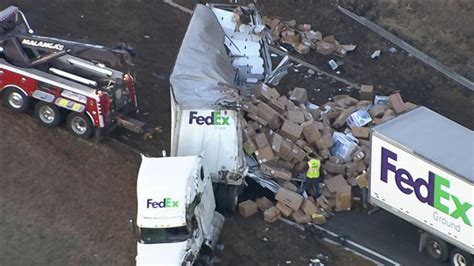 Video FedEx Truck Crash a Nightmare for Holiday Packages - ABC News