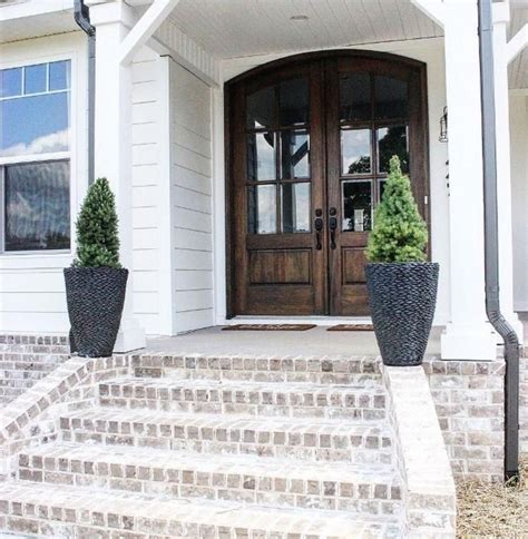 40 Easy Diy Farmhouse Front Porch Decorating Ideas Modern Farmhouse Exterior Brick Farmhouse