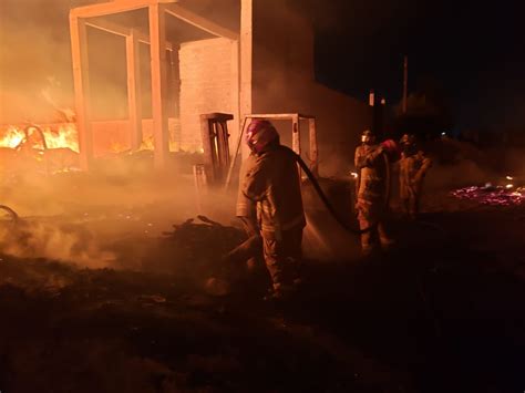 Se Registra Incendio En Predio Con Tarimas En Valle De Chalco