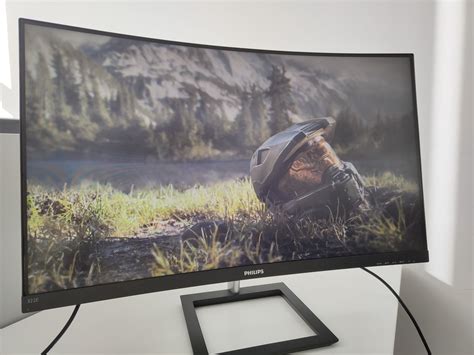 Обзор Philips 322E1C – Изогнутый монитор для работы и игр