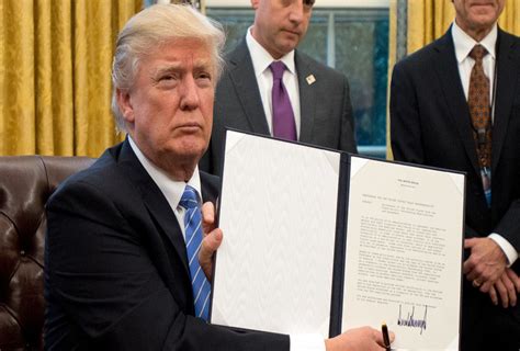 Trump Signs Executive Order On Tpp