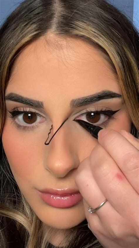 Inner Corner Eyeliner Hack Eye Makeup Tutorial Eye Makeup Asian Eye