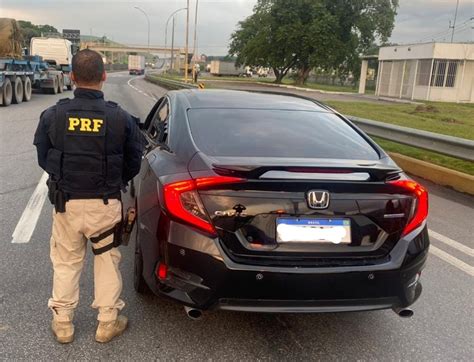 Homem Preso Carro Clonado Na Via Dutra Em Itatiaia Sul Do Rio