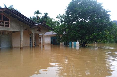 Diguyur Hujan Ratusan Rumah Di Pesisir Selatan Terendam Banjir Sumatera