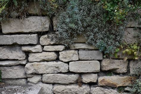 Les 5 Règles D Or Pour Construire Un Mur De Soutènement Runser Matériaux Altkirch Saint