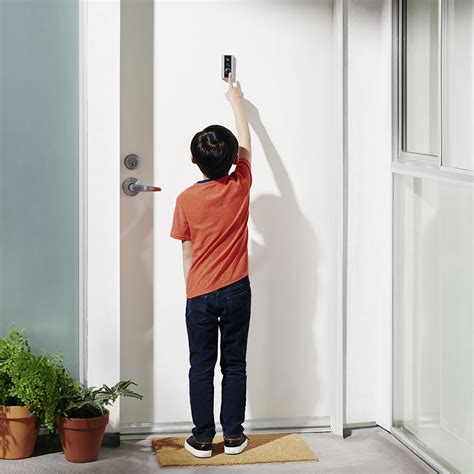 The Peephole Smart Video Doorbell - Hammacher Schlemmer