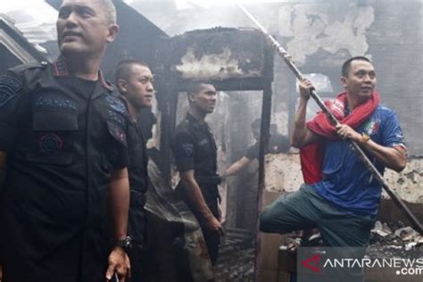 Tim Respon Bencana Brimob Polda Kaltim Andalan Siaga Bencana Antara