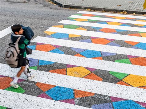 Faixas De Pedestres Coloridas Deixam Ruas De Madri Mais Seguras Muda Tudo