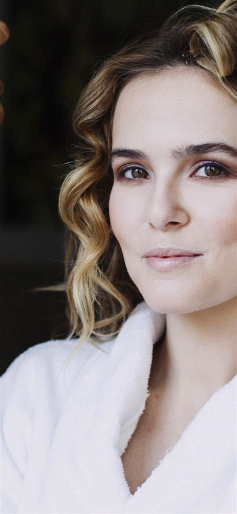 Wallpapers curly hair celebrities zoey deutch 1242x2688 iPhone XS Max