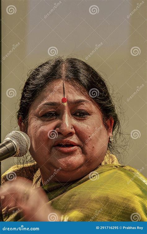 Shubha Mudgal editorial image. Image of instruments - 291716295