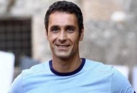 RAOUL BOVA Chi è l attore italiano ospite di Maria De Filippi a C è