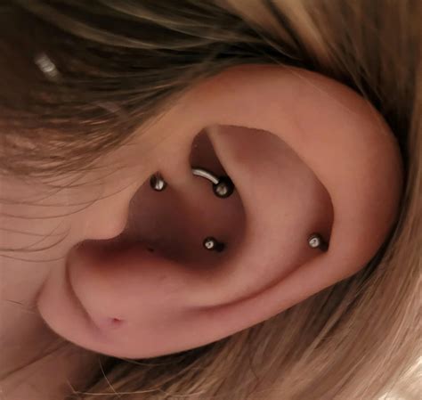 Anti Tragus Swollem Rpiercing