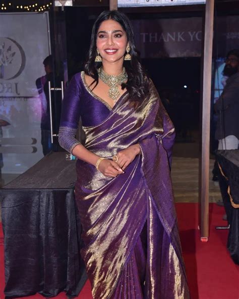 Beautiful And Sexy Stills Aishwarya Lekshmi Looking Very Hot In Saree