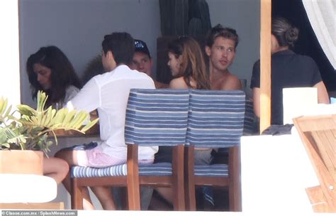 Kaia Gerber Frolics On The Beach In Mexico With Boyfriend Austin Butler