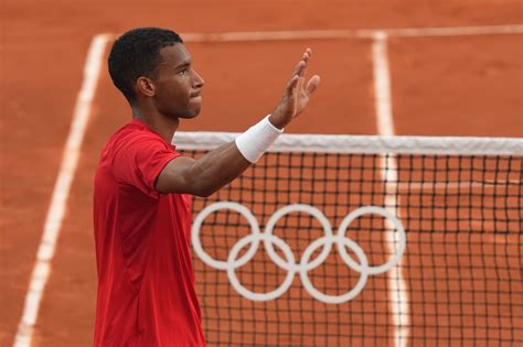 Félix Auger Aliassime Simpose Dans Un Match éprouvant Pour Atteindre