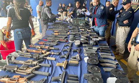 Ocupan Arsenal De Armas Ilegales En Villa Palmeras Primera Hora