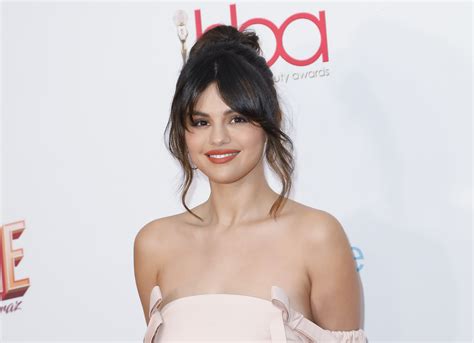 This Is Why Selena Gomez Went Viral After Met Gala Newsweek