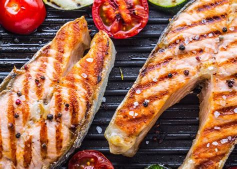 Salmón a la plancha receta fácil y salsas para acompañarlo PequeRecetas