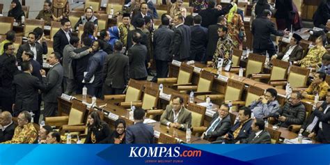 Diwarnai Aksi Walk Out DPR Sahkan UU Pemilu