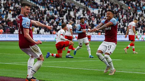 West Ham United welcome 10,000 fans home to London Stadium | West Ham ...