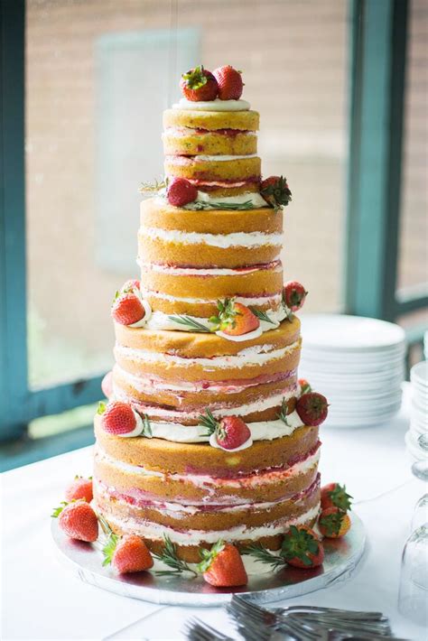 Naked Cake With Vanilla Buttercream And Strawberries