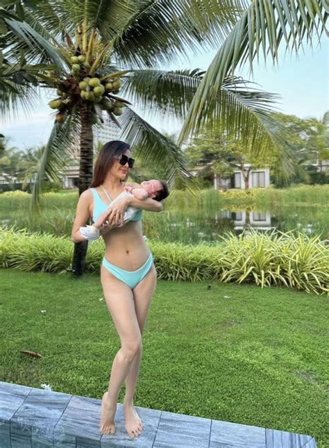 Sinh con hơn 1 tháng Phương Trinh Jolie tự tin diện bikini khoe bụng