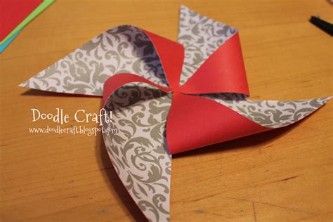 Doodlecraft: Christmas Pinwheel wreath with Astrobright paper!