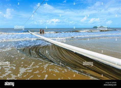 Stinger Net To Protect Swimmers In The Coral Sea Ellis Beach Far